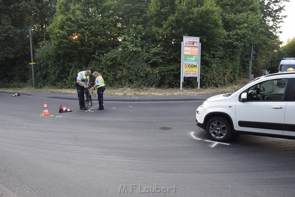 VU PKW Rad Koeln Porz Gremberghoven Alter Deutzer Postweg Josef Lindner Weg P15.JPG - Miklos Laubert